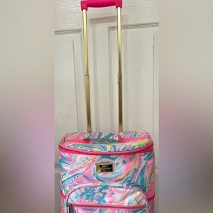 Lilly Pulitzer rolling suitcase w extending handle and lift handle carry on size